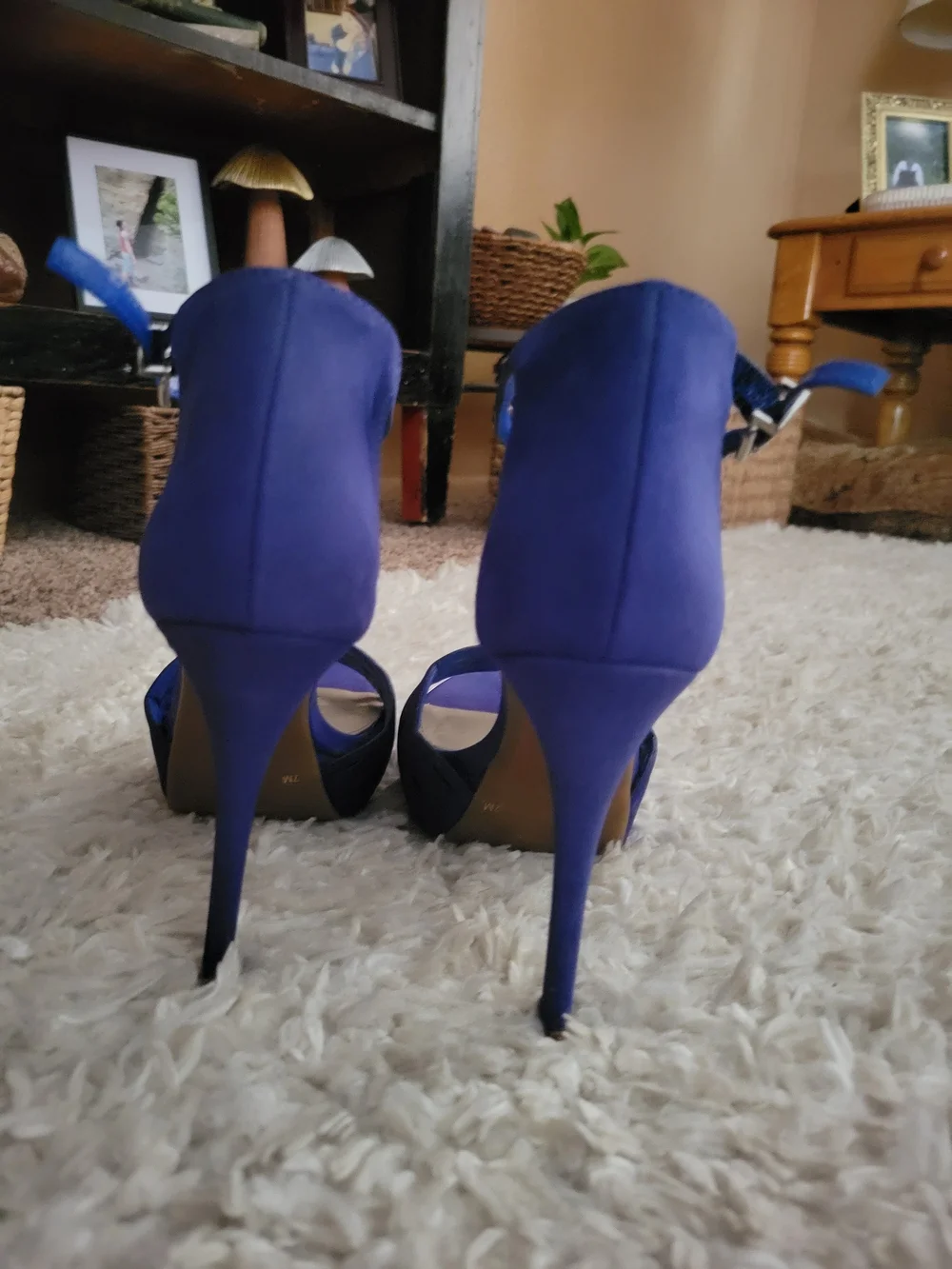 Gianni Bini Royal Blue Cutout T-Strap Platform Heels Sz 7